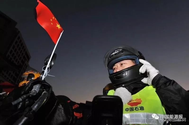 暖心！铁骑返乡，享免费加油、免费快餐、免费姜汤热茶