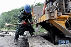 山西晋城煤矿透水事故：水位下降3.88米 投送食物5次