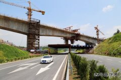 中铁二十一局：江西昌赣客专跨兴赣高速特大桥月底合龙全桥完工