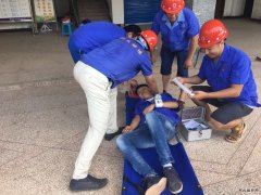 重庆英皇体育川九公司：开展夏季中暑事故应急救援演练