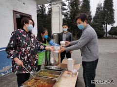 黔金煤业：党员志愿者“帮厨”助战疫