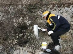 蒲白矿业铁路运输公司：为保安全亲率队  跋山涉水除隐患
