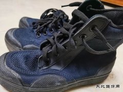 一双绿球鞋