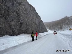 阿勒泰执法支队哈巴河执法大队：加强联合巡查确保道路安全稳定
