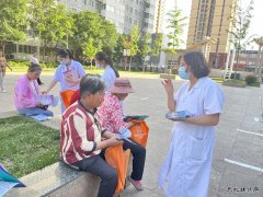 白水马南联合党委：义诊进社区  情暖居民心