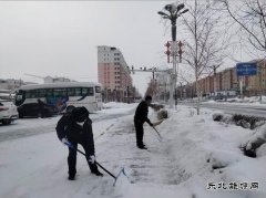 富蕴执法大队：在职党员进社区 打扫卫生践行动