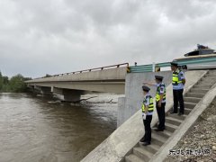 布尔津执法大队“携手爱路护路、共赴美好前路”路政宣传月活动